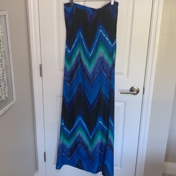 Felicity and coco strapless maxi dress size medium - Picture 3 of 7